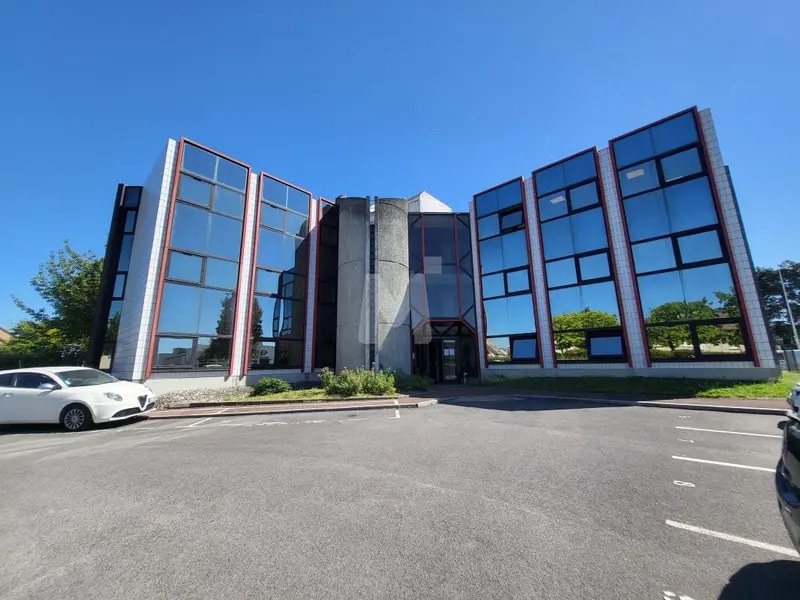 Office in Saint-Michel-sur-Orge to rent Building Photo- Image 1 of 9