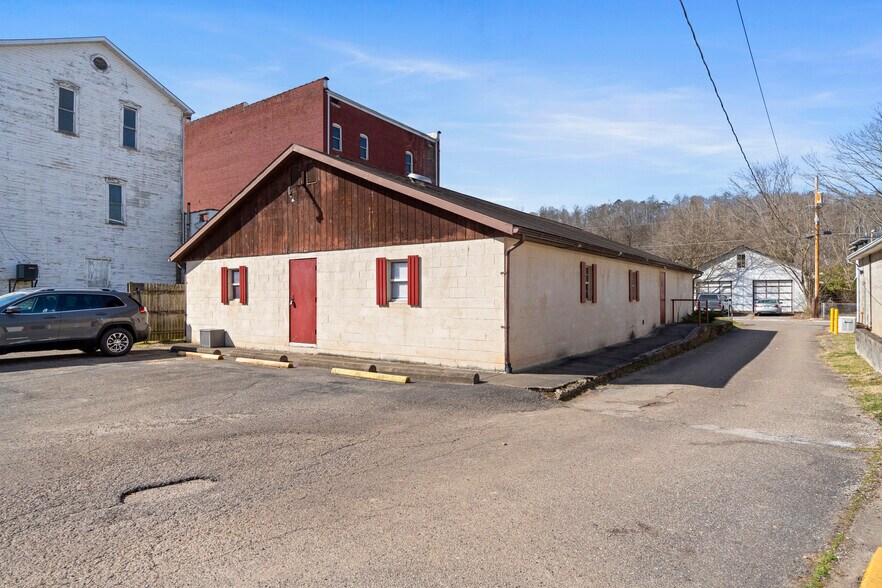 38 Mcgregor St, Cairo, WV for sale - Primary Photo - Image 1 of 20