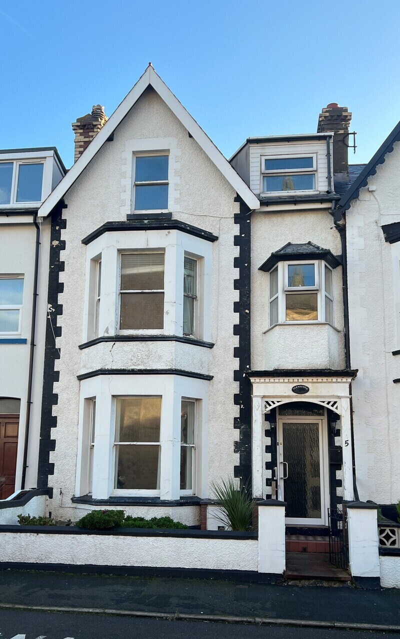 5 Clarence Rd, Llandudno for sale Primary Photo- Image 1 of 1