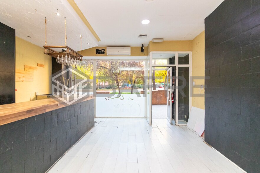 Retail in Madrid, Madrid to rent - Interior Photo - Image 2 of 3