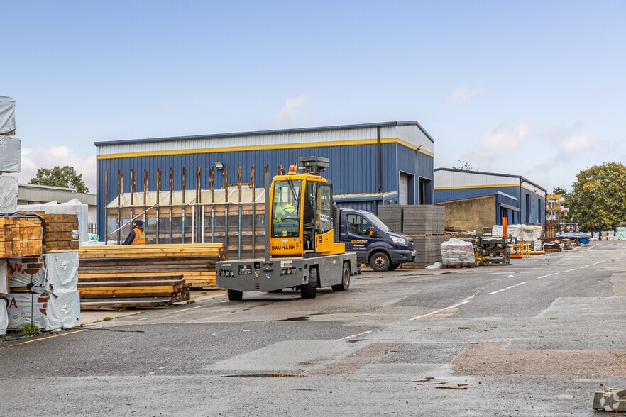 227 Gosbecks Rd, Colchester to rent - Primary Photo - Image 1 of 1