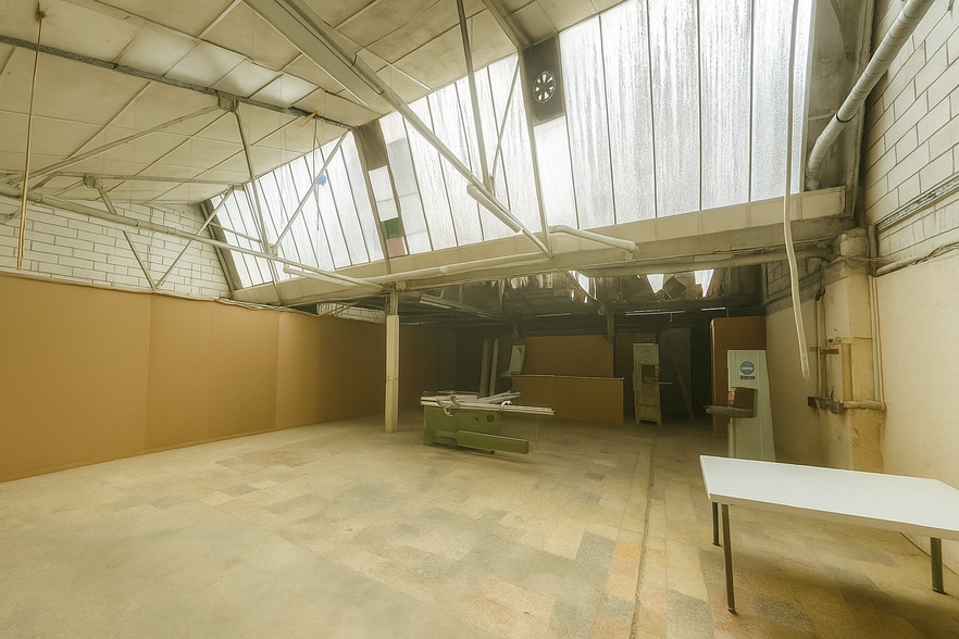 Units 8-12 Moss House, 1-7 Garman Rd, London for sale - Interior Photo - Image 2 of 5