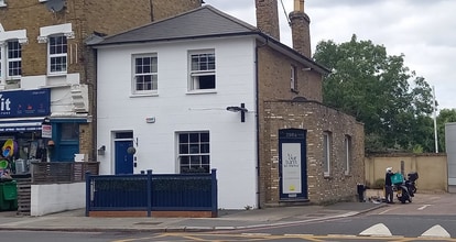 298 Upper Richmond West Rd, London to rent Building Photo- Image 1 of 3