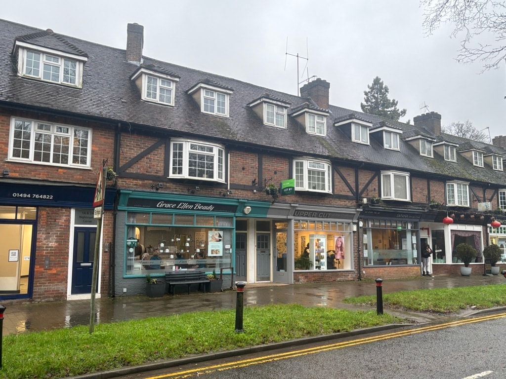 11 Nightingales Corner, Amersham for sale Primary Photo- Image 1 of 3