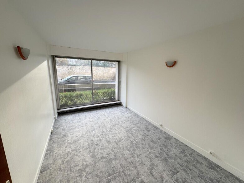 Office in Versailles to rent - Building Photo - Image 2 of 15
