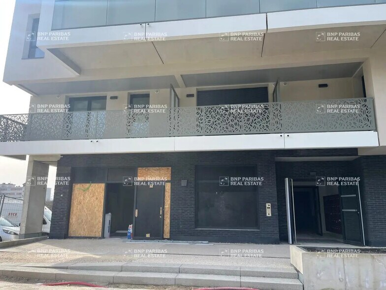 43 Avenue De Langres, Dijon to rent - Building Photo - Image 2 of 11