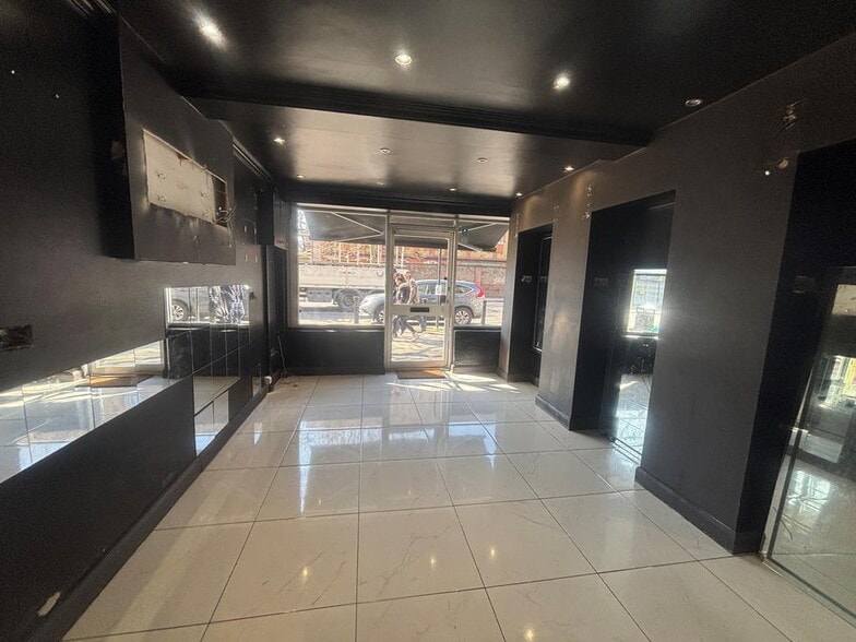 41b Camberwell New Rd, London to rent - Building Photo - Image 2 of 4