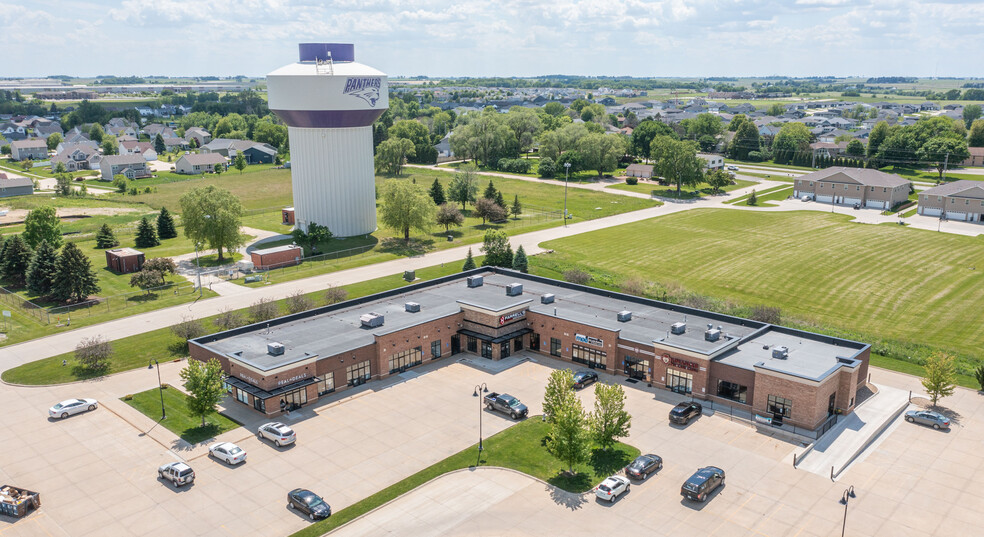 Greenhill Rd, Cedar Falls, IA for rent - Building Photo - Image 1 of 7