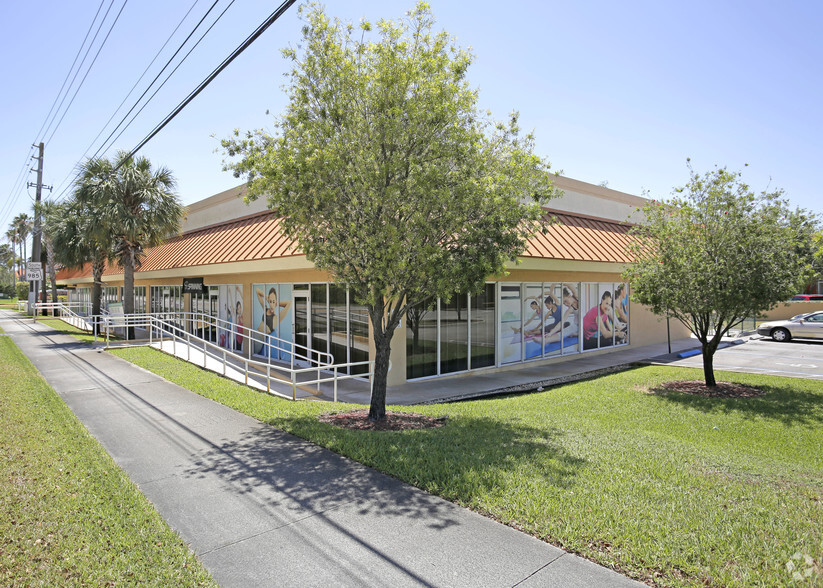 10700-10776 SW 72nd St, Miami, FL for rent - Building Photo - Image 1 of 4