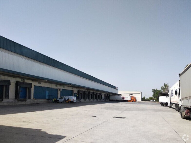 Calle Galileo Galilei, 3, Alcalá de Henares, Madrid to rent - Building Photo - Image 3 of 18