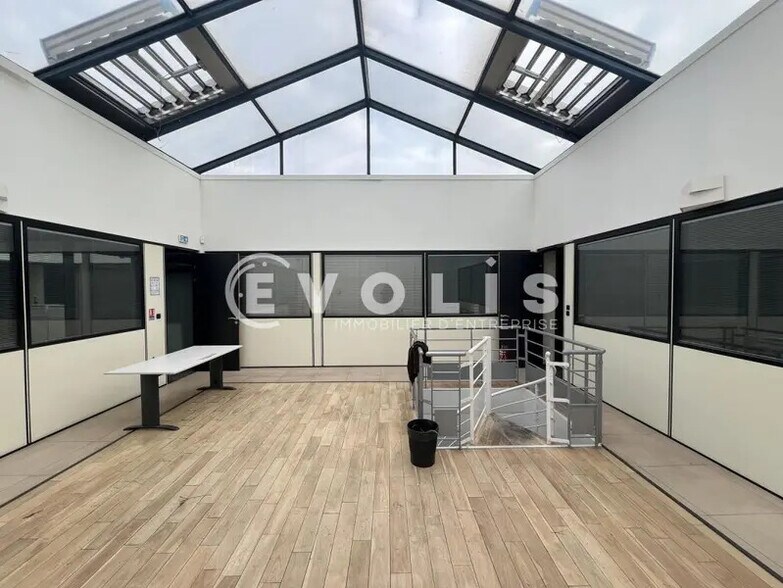Light Industrial in Villiers-sur-Marne to rent - Interior Photo - Image 2 of 14