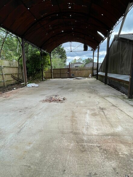 Ducks Hill Farm Ducks Hill Road, Northwood for sale - Building Photo - Image 1 of 1