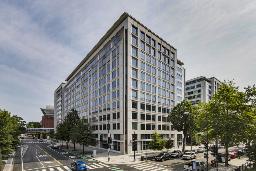 395 E St SW, Washington, DC for rent - Building Photo - Image 1 of 12