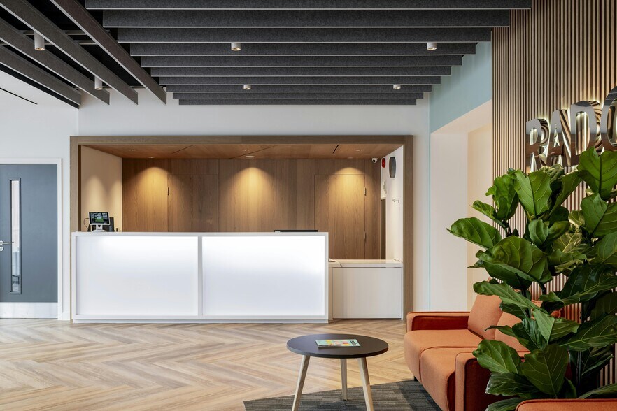 Blenheim Ct, Solihull to rent - Building Photo - Image 3 of 10