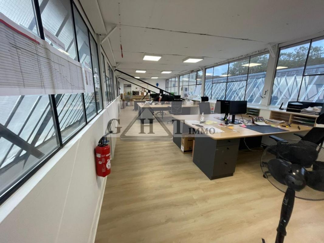 Industrial in Pantin to rent Building Photo- Image 1 of 14
