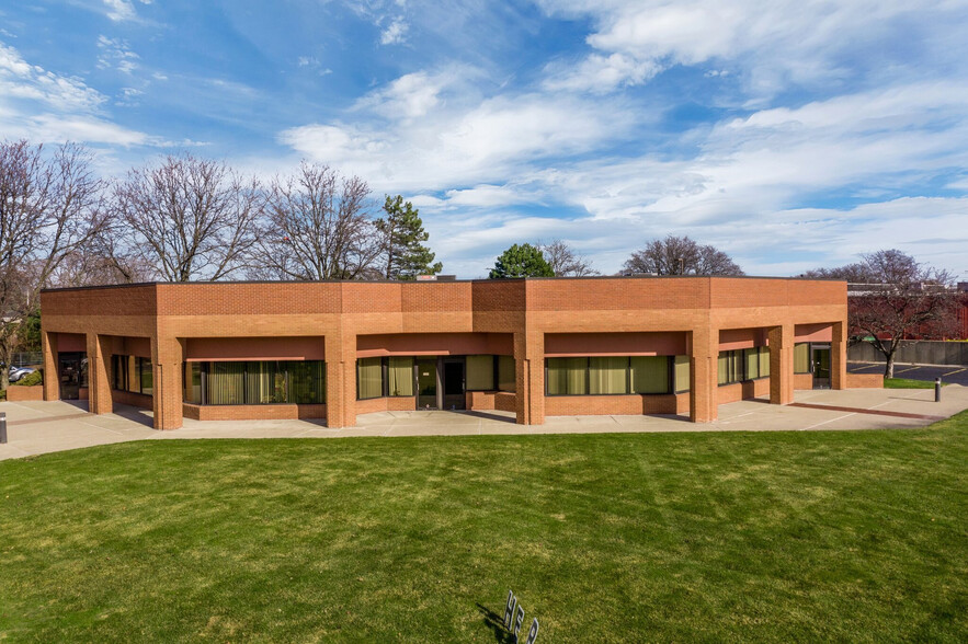 13300 E 11 Mile Rd, Warren, MI for sale - Building Photo - Image 1 of 5