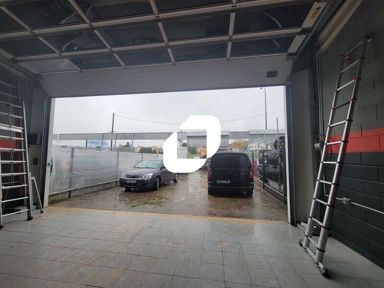 Light Industrial in Linas to rent - Building Photo - Image 1 of 7