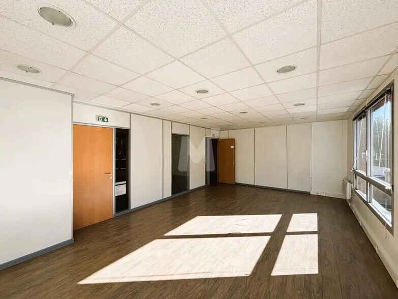 Office in Chevilly-Larue to rent - Interior Photo - Image 3 of 7