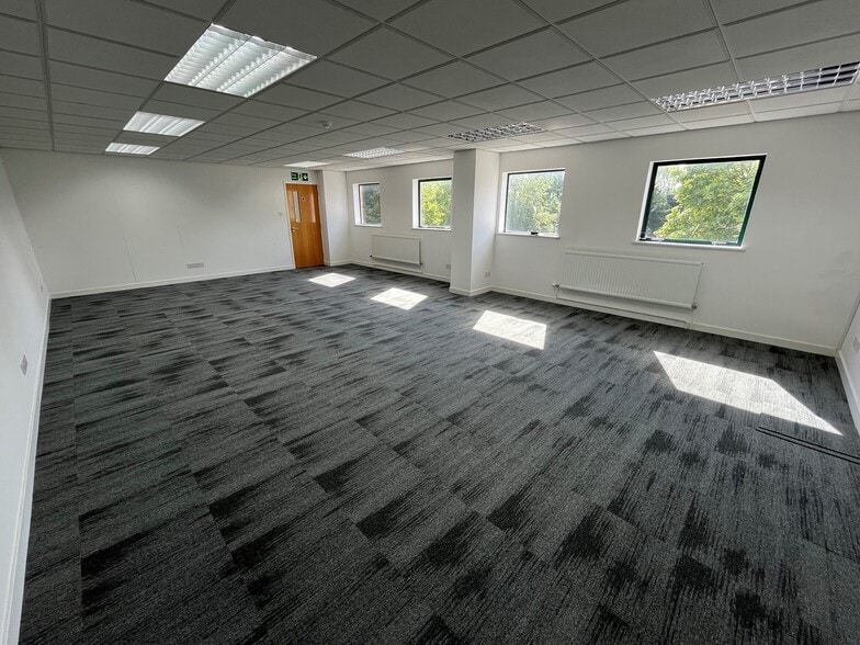 Eastville Clos, Gloucester to rent - Building Photo - Image 3 of 7