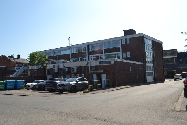 80A High St, Alton to rent - Building Photo - Image 3 of 11