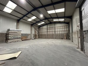 Strode Rd, Plymouth to rent Interior Photo- Image 2 of 9