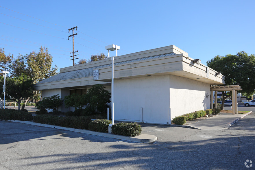 16001 Springdale St, Huntington Beach, CA for rent - Building Photo - Image 1 of 10