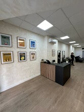 Retail in Madrid, Madrid to rent Interior Photo- Image 2 of 4