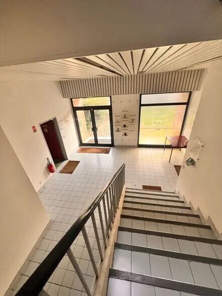 Light Industrial in Neuilly-Plaisance for sale - Lobby - Image 3 of 16