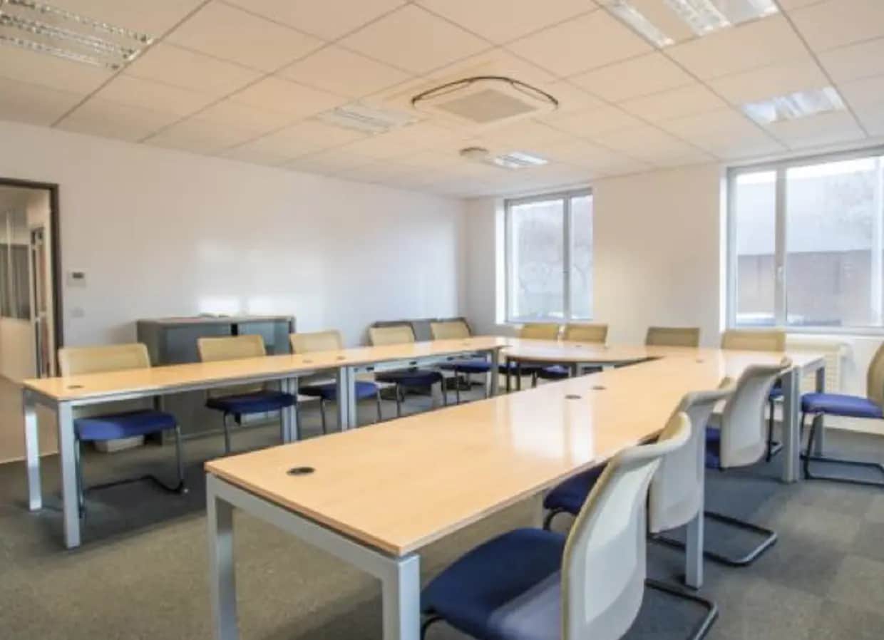 Light Industrial in Gennevilliers to rent Interior Photo- Image 1 of 2