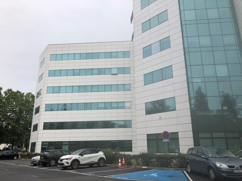 50 Allée Des Impressionnistes, Villepinte to rent - Building Photo - Image 3 of 4