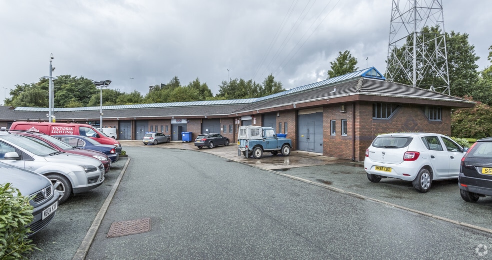 Clarendon Ct, Warrington to rent - Building Photo - Image 3 of 6