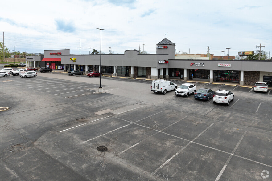 122-144 S County Center Way, Saint Louis, MO for sale - Primary Photo - Image 1 of 1