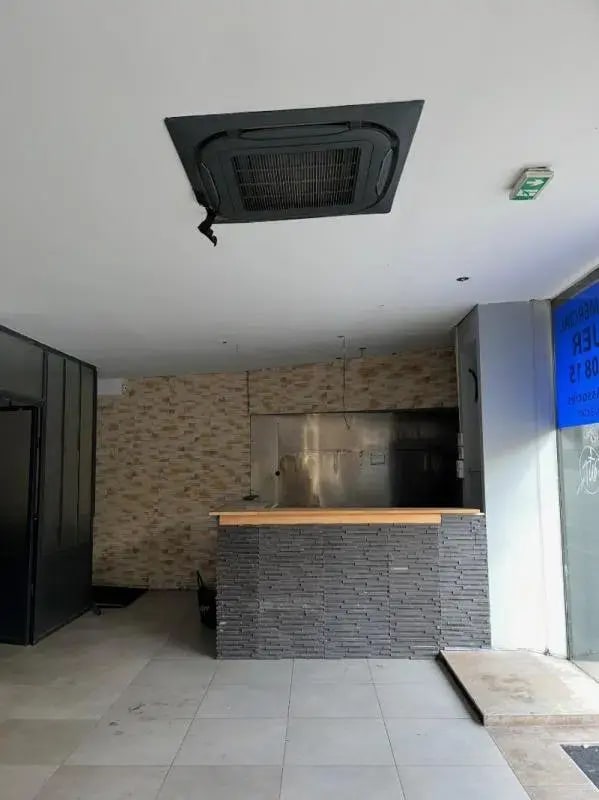 Hospitality in Paris for sale Interior Photo- Image 1 of 4