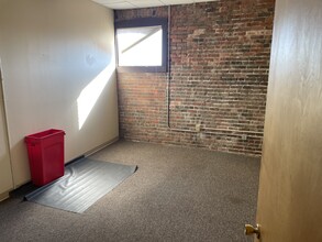 108 3rd St, Des Moines, IA for rent Interior Photo- Image 1 of 17