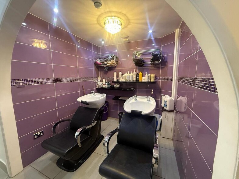 4-5 New Ealing Broadway, London to rent - Building Photo - Image 3 of 6