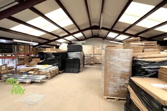 Blatchford Rd, Horsham to rent Interior Photo- Image 2 of 5