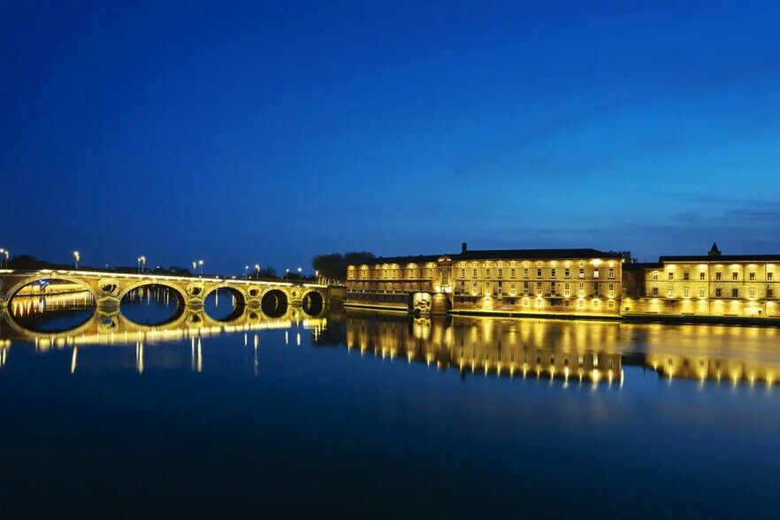 Retail in Toulouse to rent - Building Photo - Image 2 of 2