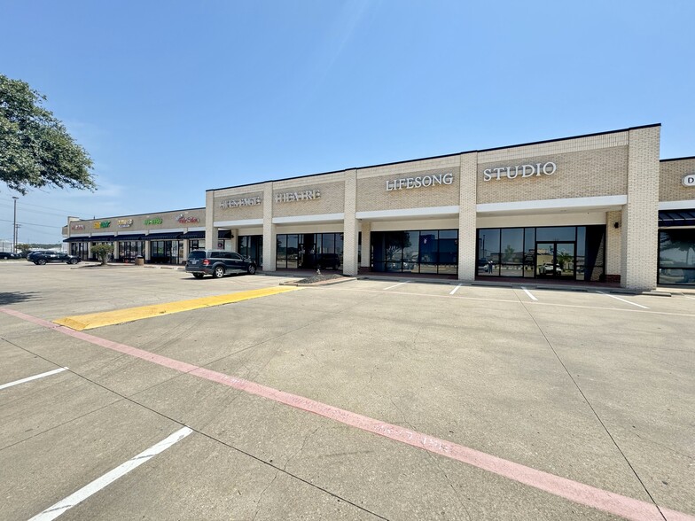 3105-3115 E Ira E Woods Ave, Grapevine, TX for rent - Building Photo - Image 1 of 6