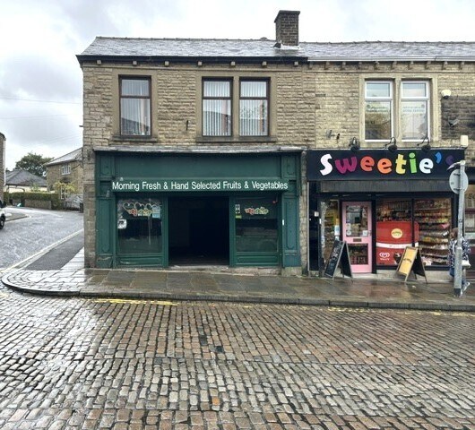 47 Bank St, Rossendale to rent Primary Photo- Image 1 of 2
