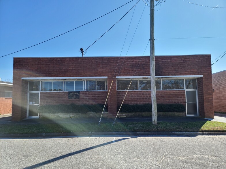 213 E Gordon St, Kinston, NC for sale - Building Photo - Image 1 of 1