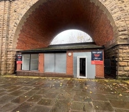 Queen St, Mansfield to rent Building Photo- Image 1 of 2