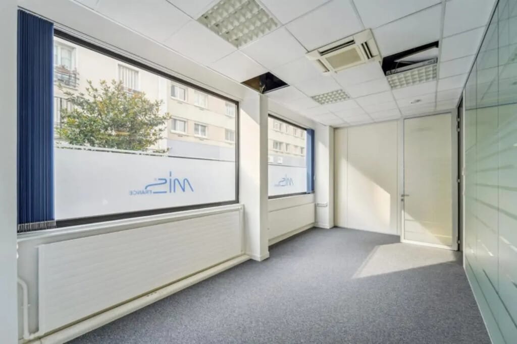 Location Bureaux 310 m² - Photo 1