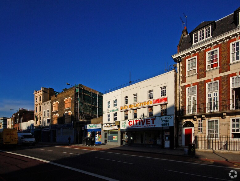 249-251 Mile End Rd, London to rent - Building Photo - Image 2 of 3