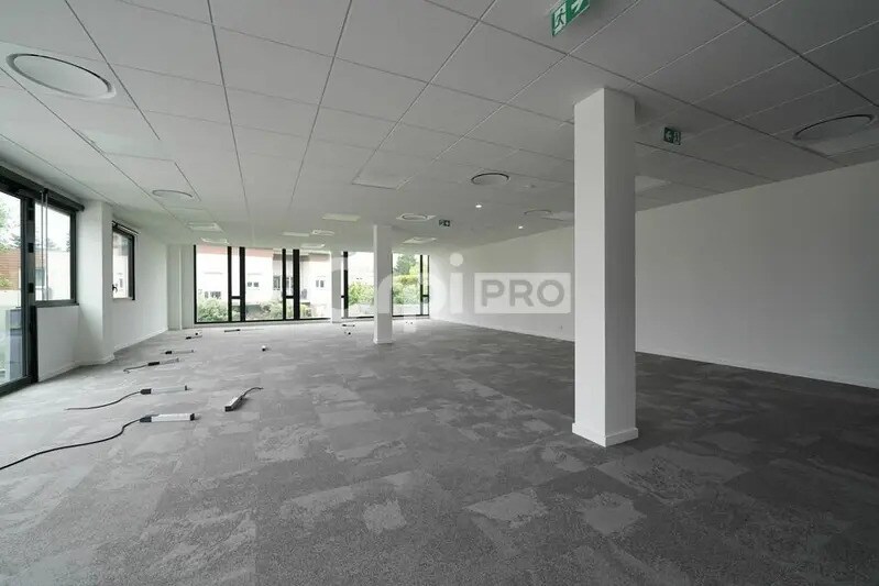 415 Allée Des Frènes, Limonest to rent - Interior Photo - Image 1 of 10