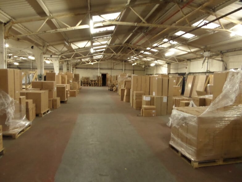 Main Ave, Bridgend to rent - Building Photo - Image 2 of 5