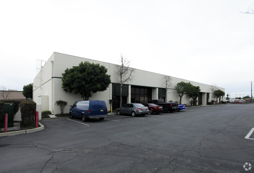 150 S Reservoir St, Pomona, CA for rent - Building Photo - Image 2 of 32