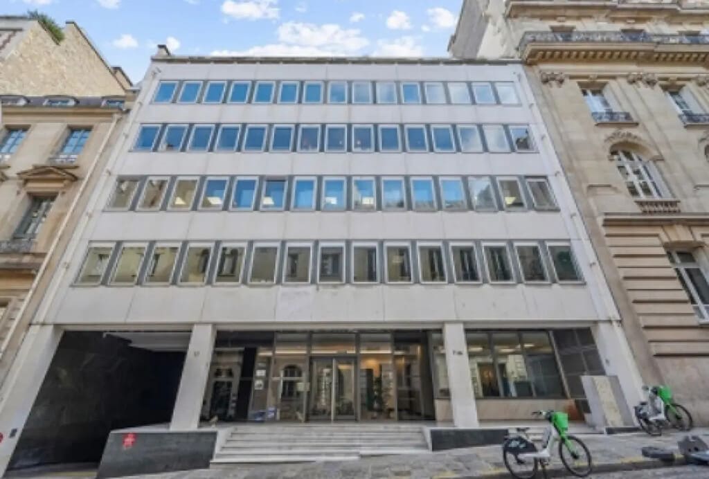 Location Bureaux 175 m² - Photo 1