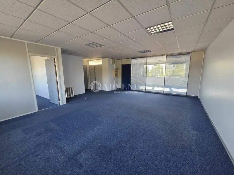 Office in Mitry-Mory to rent Interior Photo- Image 1 of 8