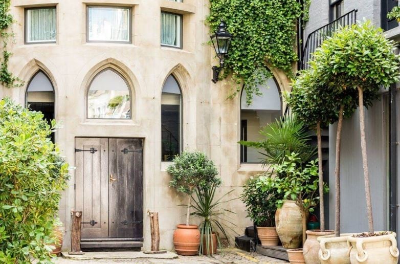 22 Queensberry Mews West, London SW7 2DY UK