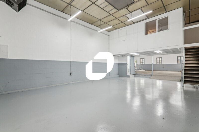 Light Industrial in Sartrouville for sale Interior Photo- Image 1 of 6